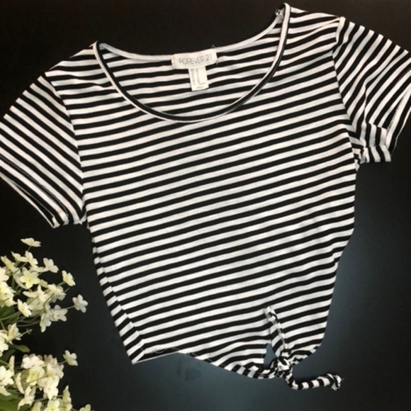 FOREVER 21 Black White Stripe Crop Top with Tie, Med - Picture 2 of 5